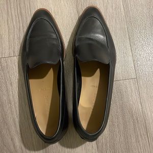 Everlane loafer in black. Size 7.5